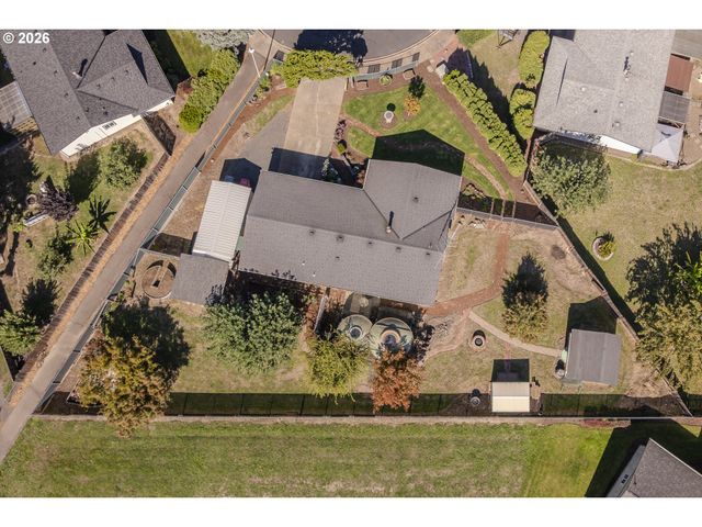 530 Sw Ponderosa Ct, Mc Minnville, OR 97128