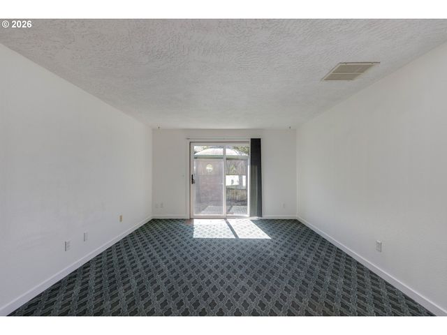 530 Sw Ponderosa Ct, Mc Minnville, OR 97128