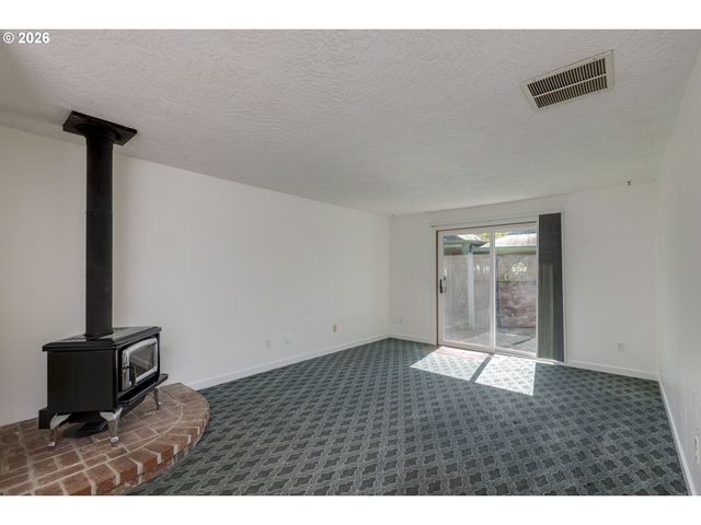 530 Sw Ponderosa Ct, Mc Minnville, OR 97128