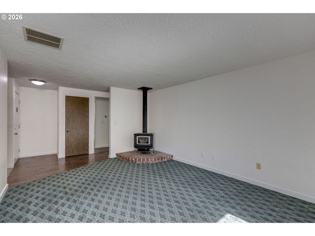 530 Sw Ponderosa Ct, Mc Minnville, OR 97128