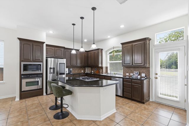 2520 Kodiak Circle, Euless, TX 76039