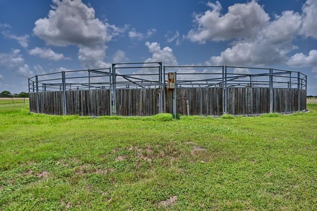 3235 E 1-10 Frontage Road, Schulenburg, TX 78956