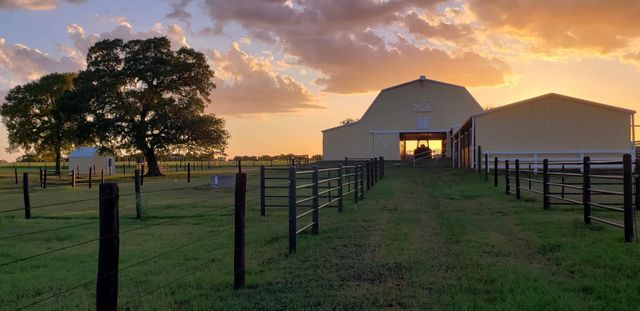 3235 E 1-10 Frontage Road, Schulenburg, TX 78956