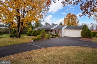 1053 HILLTOP RD, Leesport, PA 19533