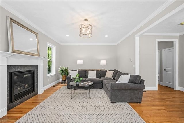 60 Saundersdale Road, Charlton, MA 01507