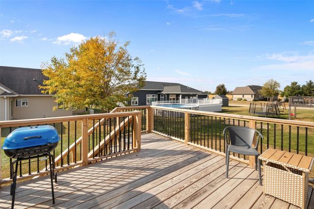 355 Linden St., Alburnett, IA 52202