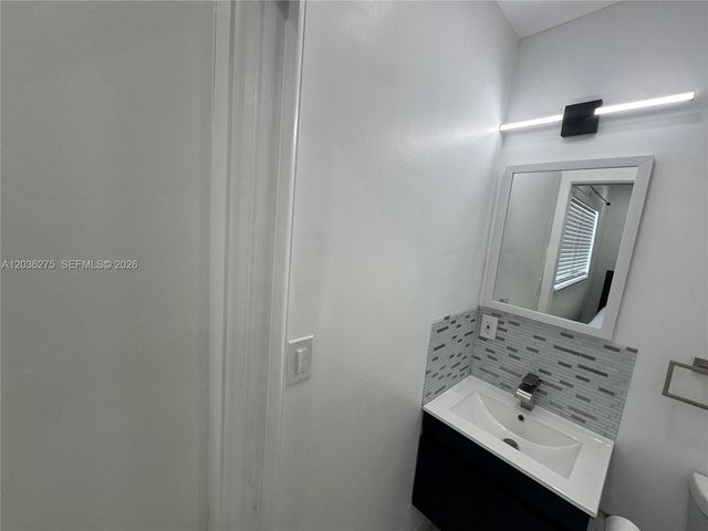 2192 NE 56th Court 1, Fort Lauderdale, FL 33308