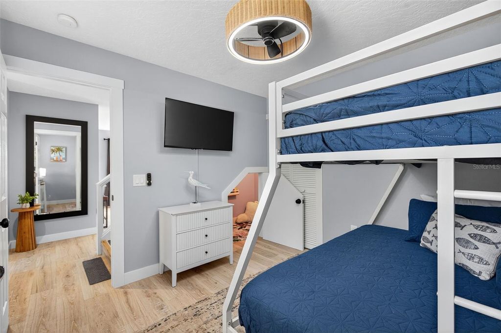 Image 12 of property listing at 118 27TH STREET W, Bradenton, FL 34205