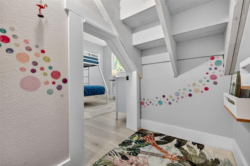 Image 13 of property listing at 118 27TH STREET W, Bradenton, FL 34205