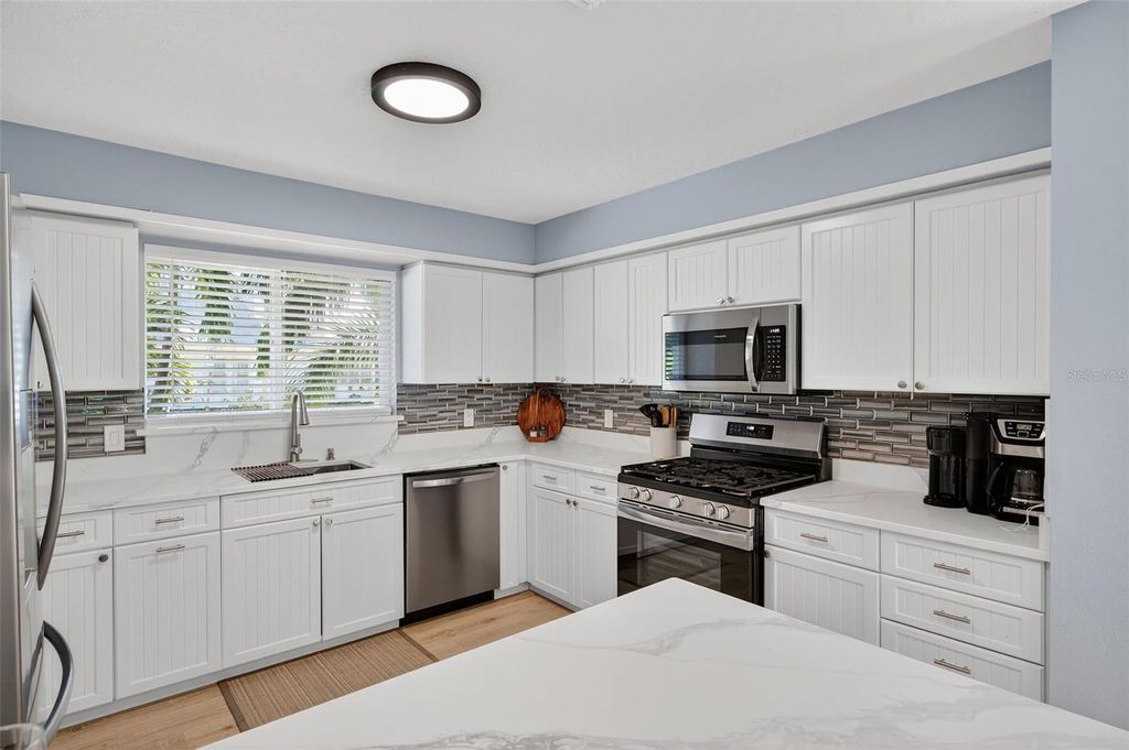 Image 15 of property listing at 118 27TH STREET W, Bradenton, FL 34205