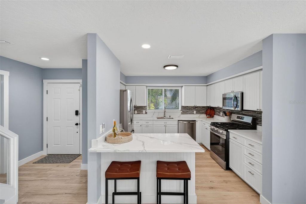 Image 18 of property listing at 118 27TH STREET W, Bradenton, FL 34205