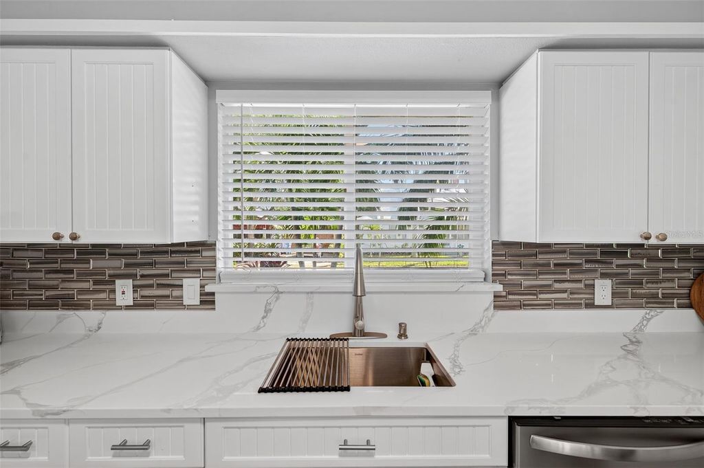 Image 19 of property listing at 118 27TH STREET W, Bradenton, FL 34205