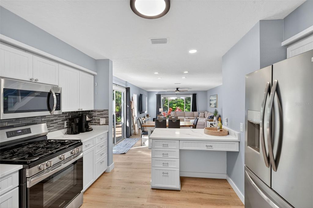 Image 21 of property listing at 118 27TH STREET W, Bradenton, FL 34205