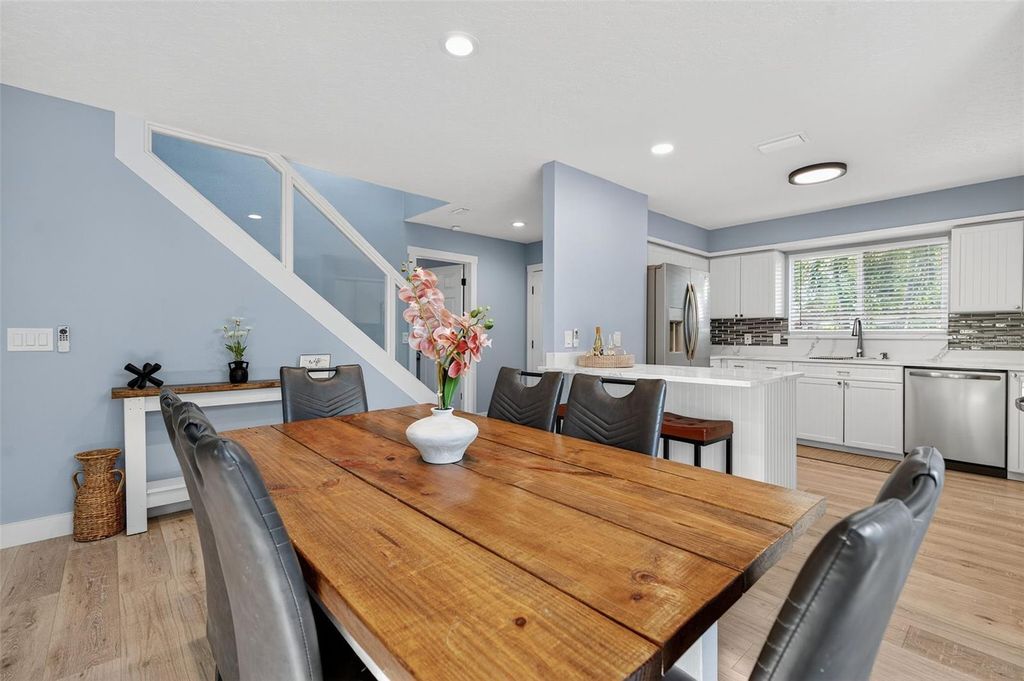 Image 25 of property listing at 118 27TH STREET W, Bradenton, FL 34205