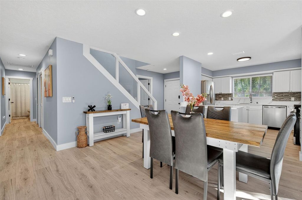 Image 26 of property listing at 118 27TH STREET W, Bradenton, FL 34205