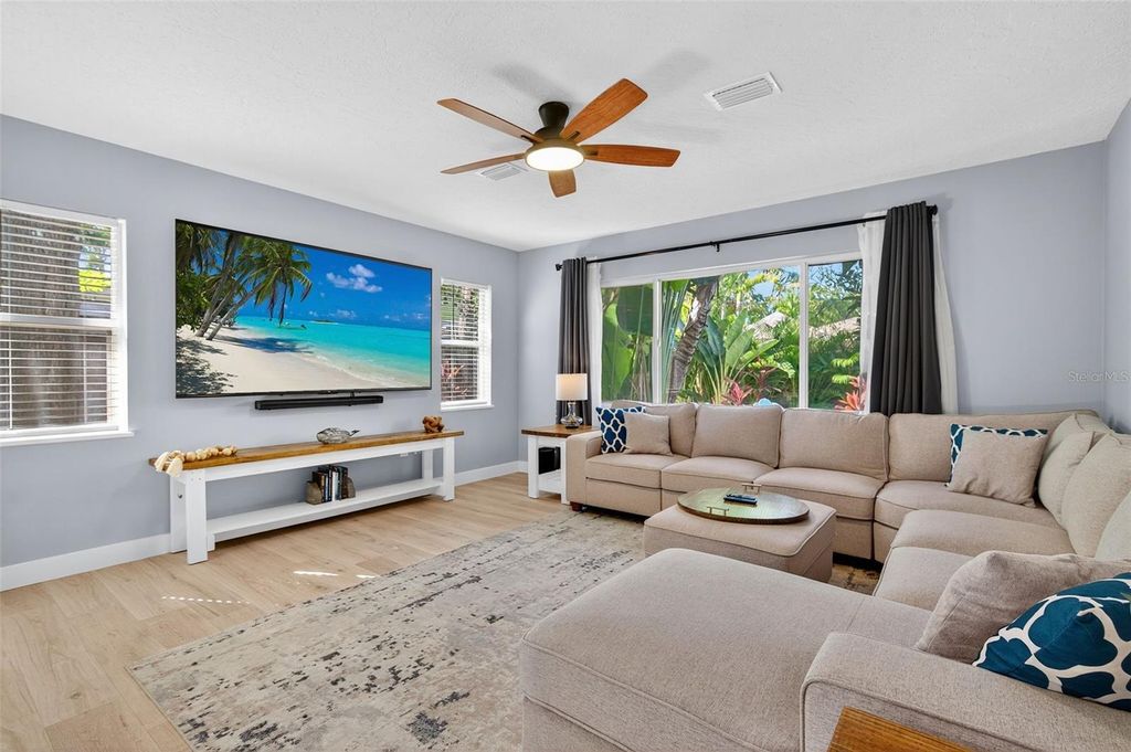 Image 28 of property listing at 118 27TH STREET W, Bradenton, FL 34205