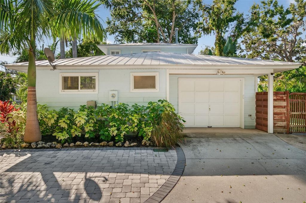 Image 5 of property listing at 118 27TH STREET W, Bradenton, FL 34205