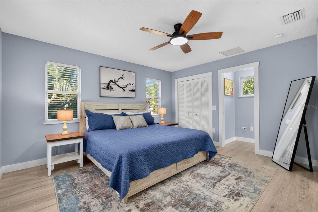 Image 41 of property listing at 118 27TH STREET W, Bradenton, FL 34205