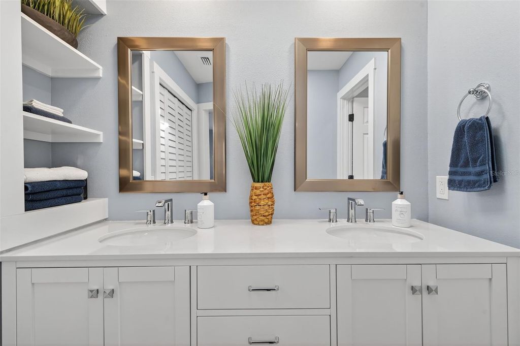 Image 43 of property listing at 118 27TH STREET W, Bradenton, FL 34205