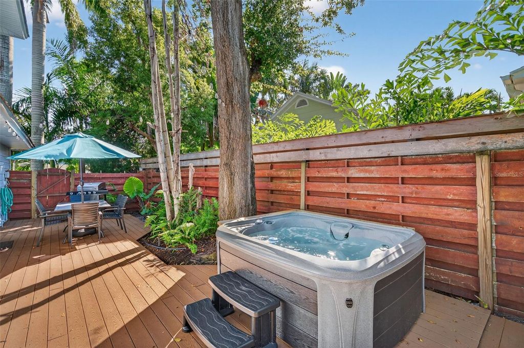 Image 52 of property listing at 118 27TH STREET W, Bradenton, FL 34205