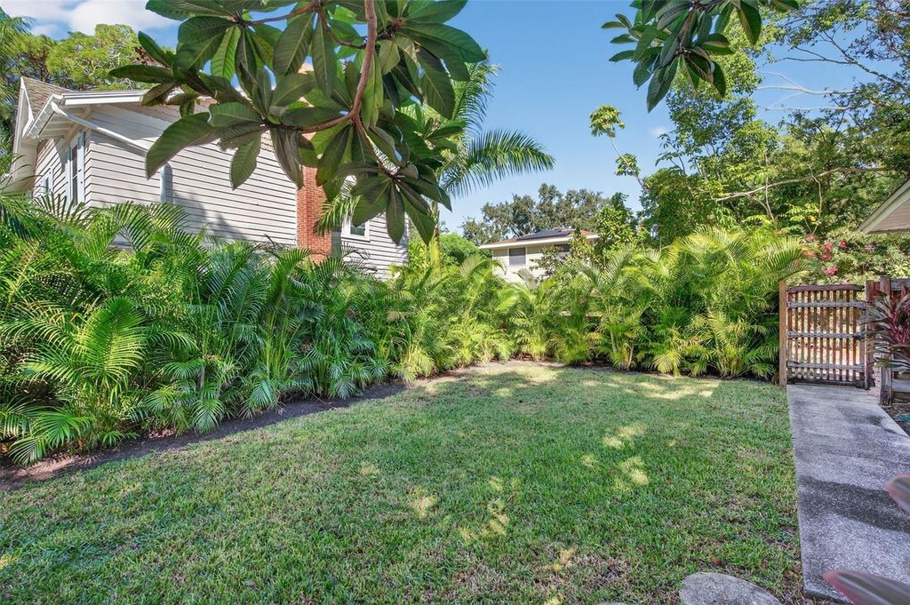 Image 57 of property listing at 118 27TH STREET W, Bradenton, FL 34205