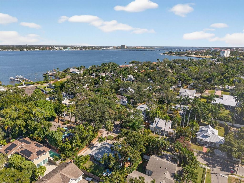 Image 62 of property listing at 118 27TH STREET W, Bradenton, FL 34205