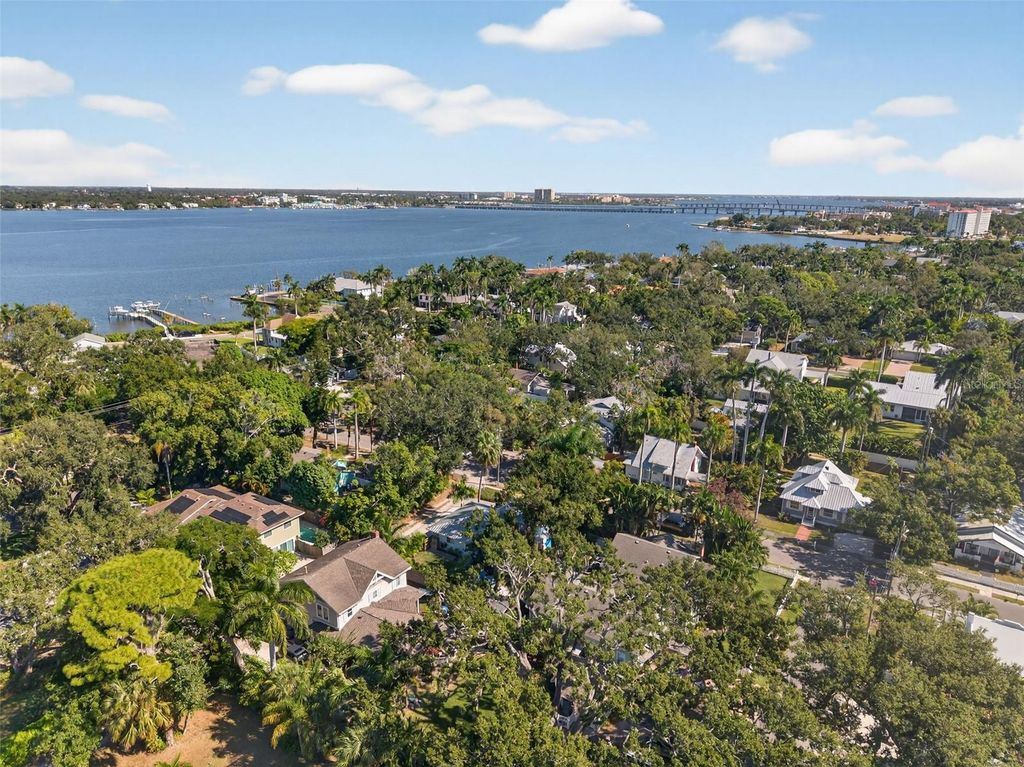 Image 63 of property listing at 118 27TH STREET W, Bradenton, FL 34205