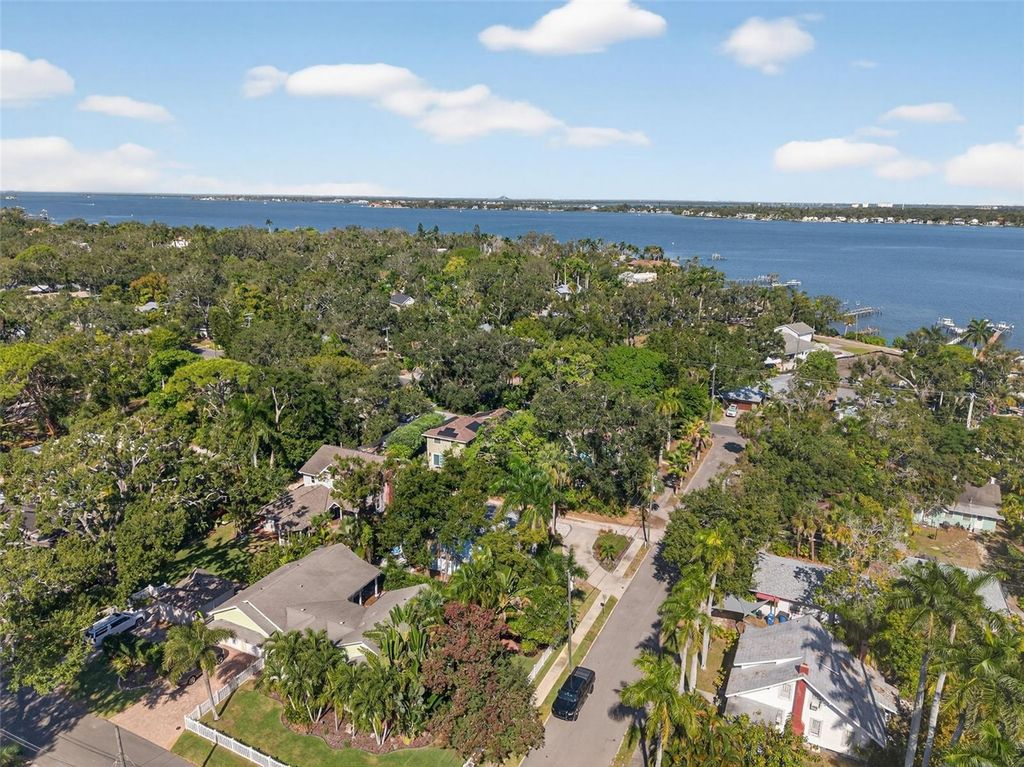 Image 65 of property listing at 118 27TH STREET W, Bradenton, FL 34205