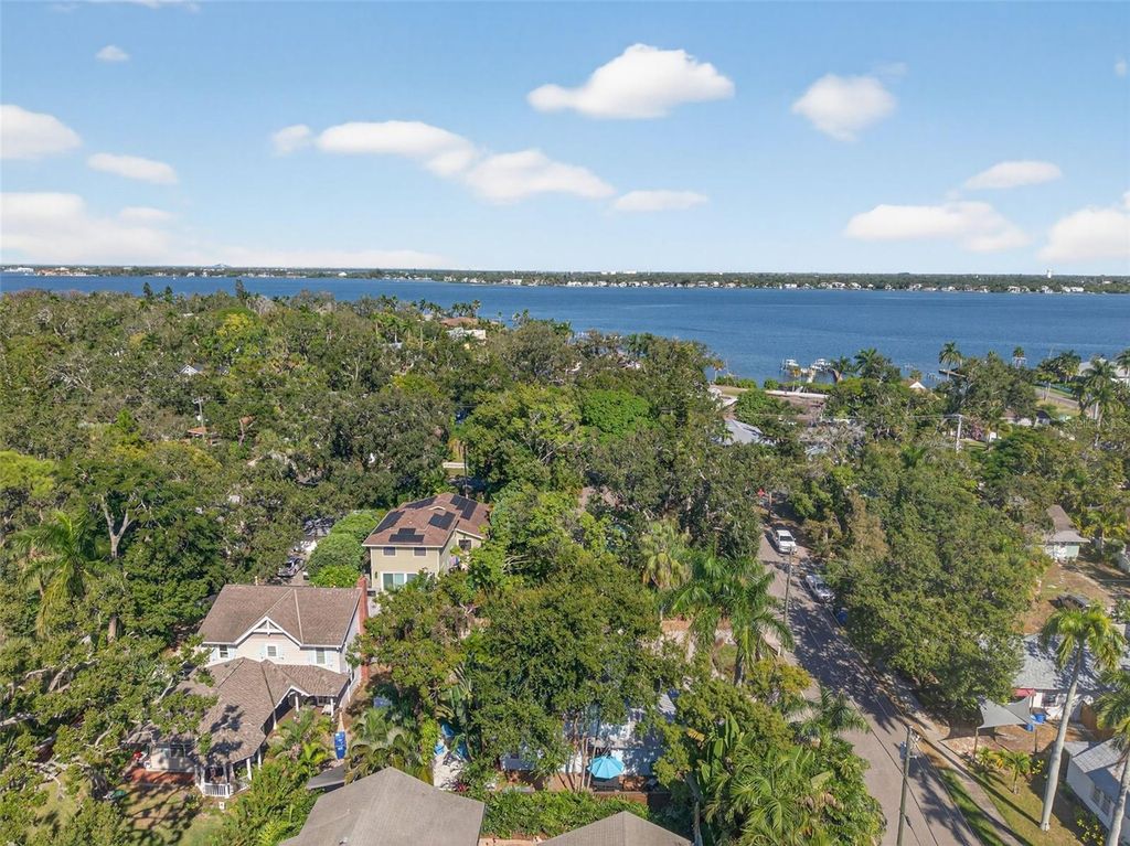 Image 68 of property listing at 118 27TH STREET W, Bradenton, FL 34205