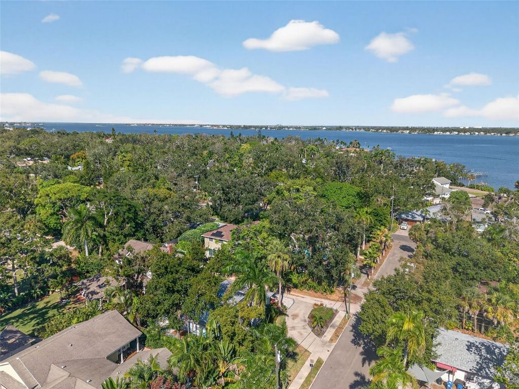 Image 69 of property listing at 118 27TH STREET W, Bradenton, FL 34205