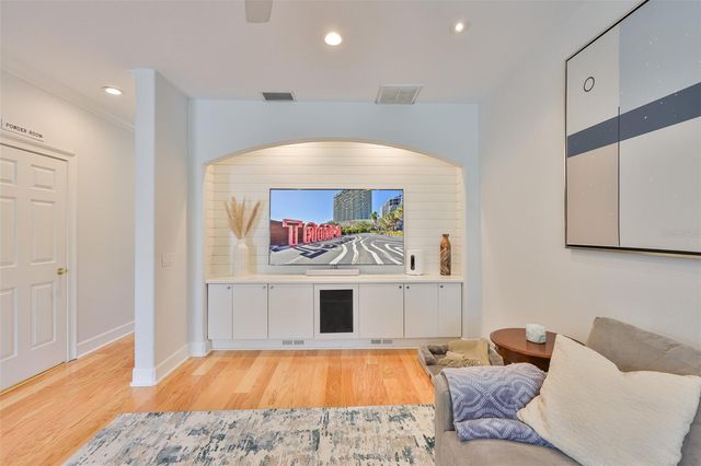 3925 W VASCONIA STREET, Tampa, FL 33629