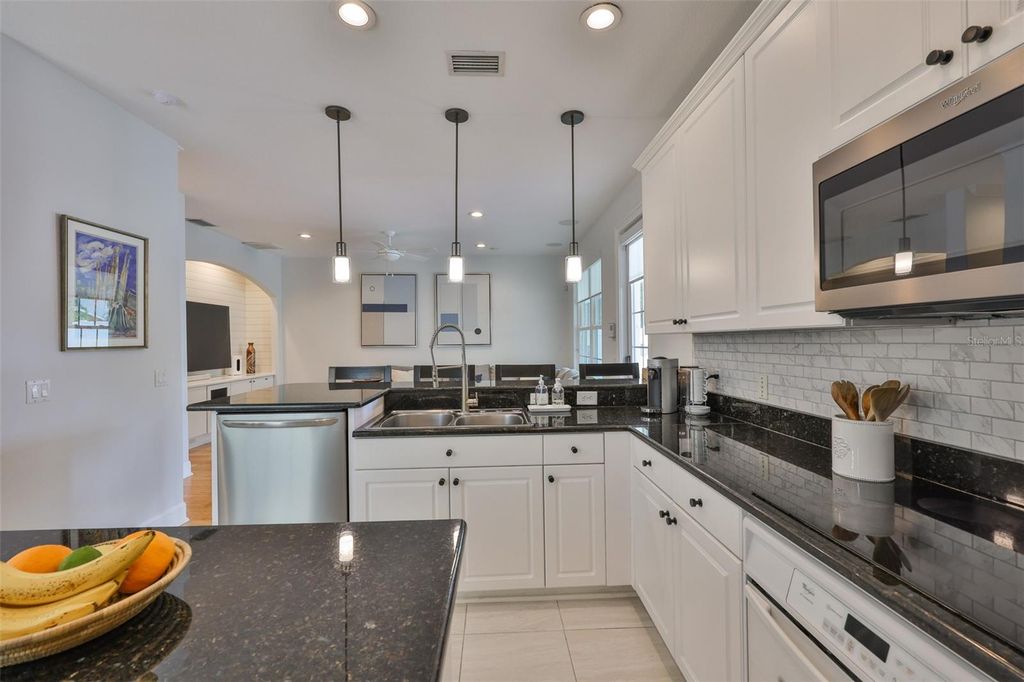 Image 17 of property listing at 3925 W VASCONIA STREET, Tampa, FL 33629