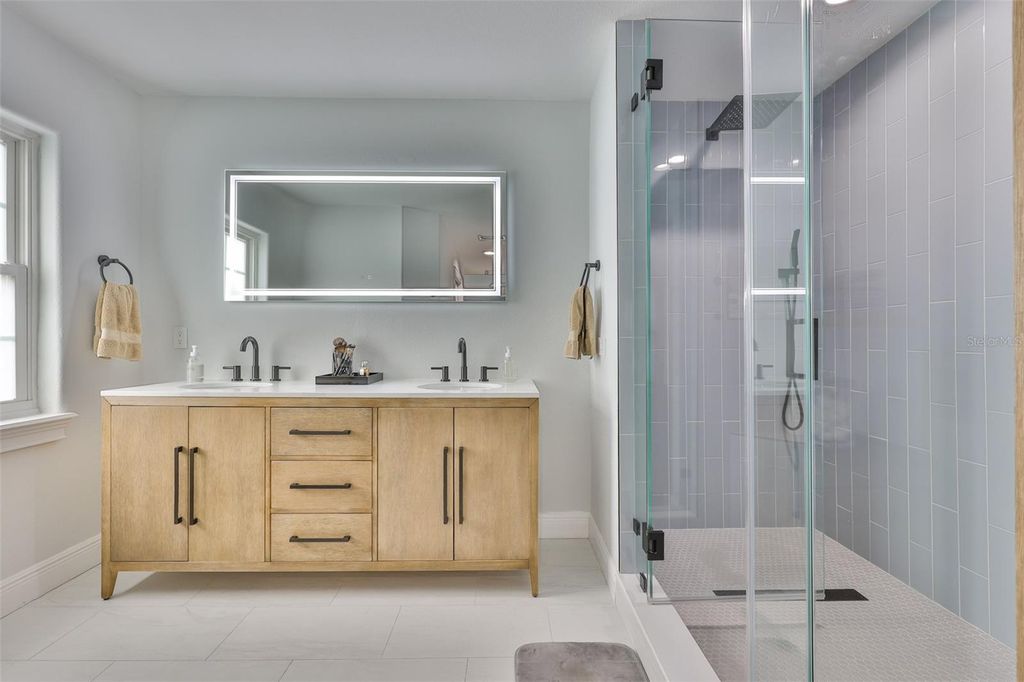 Image 25 of property listing at 3925 W VASCONIA STREET, Tampa, FL 33629