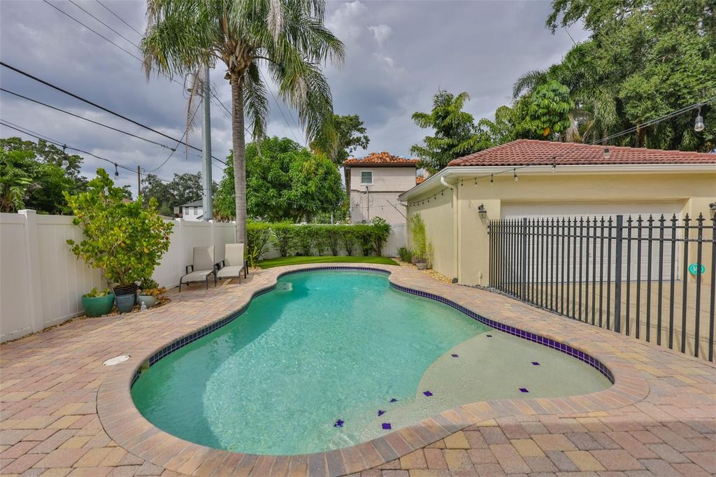 Image 34 of property listing at 3925 W VASCONIA STREET, Tampa, FL 33629