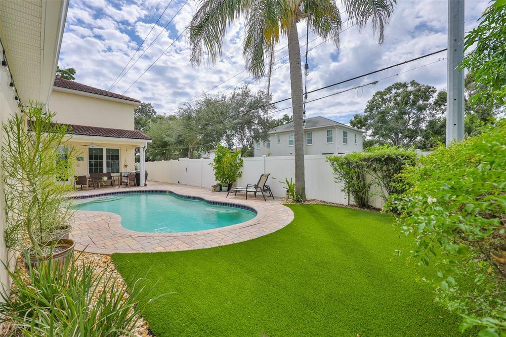 Image 37 of property listing at 3925 W VASCONIA STREET, Tampa, FL 33629