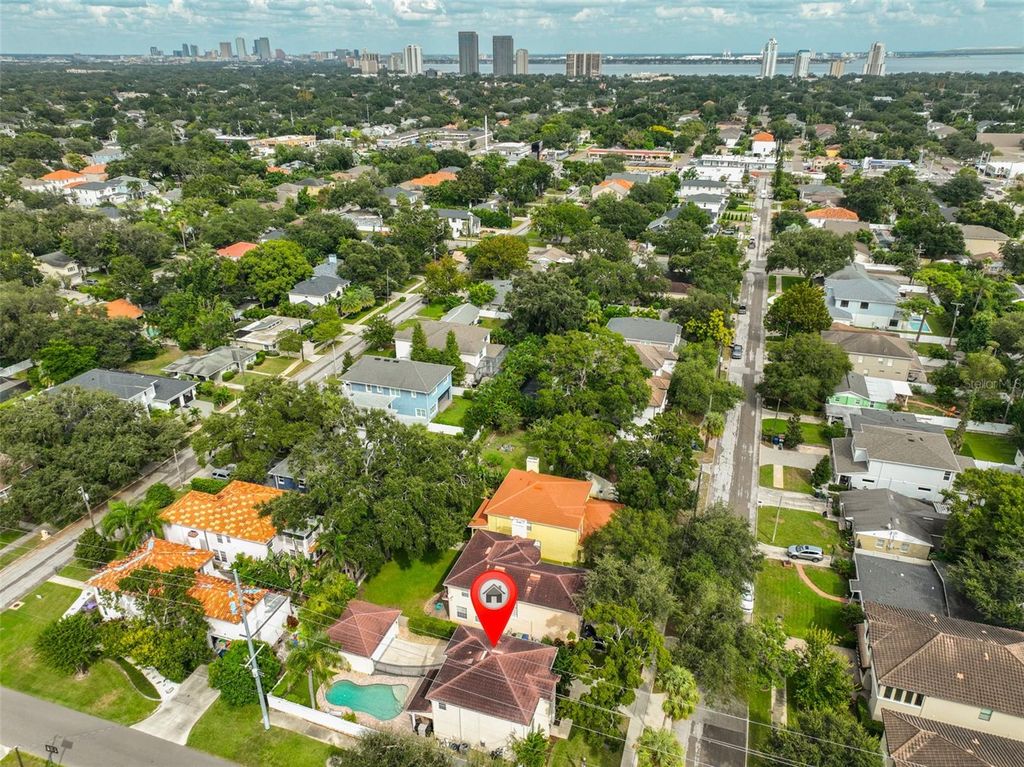 Image 42 of property listing at 3925 W VASCONIA STREET, Tampa, FL 33629