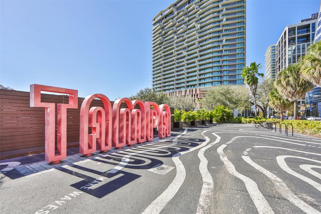 Image 44 of property listing at 3925 W VASCONIA STREET, Tampa, FL 33629