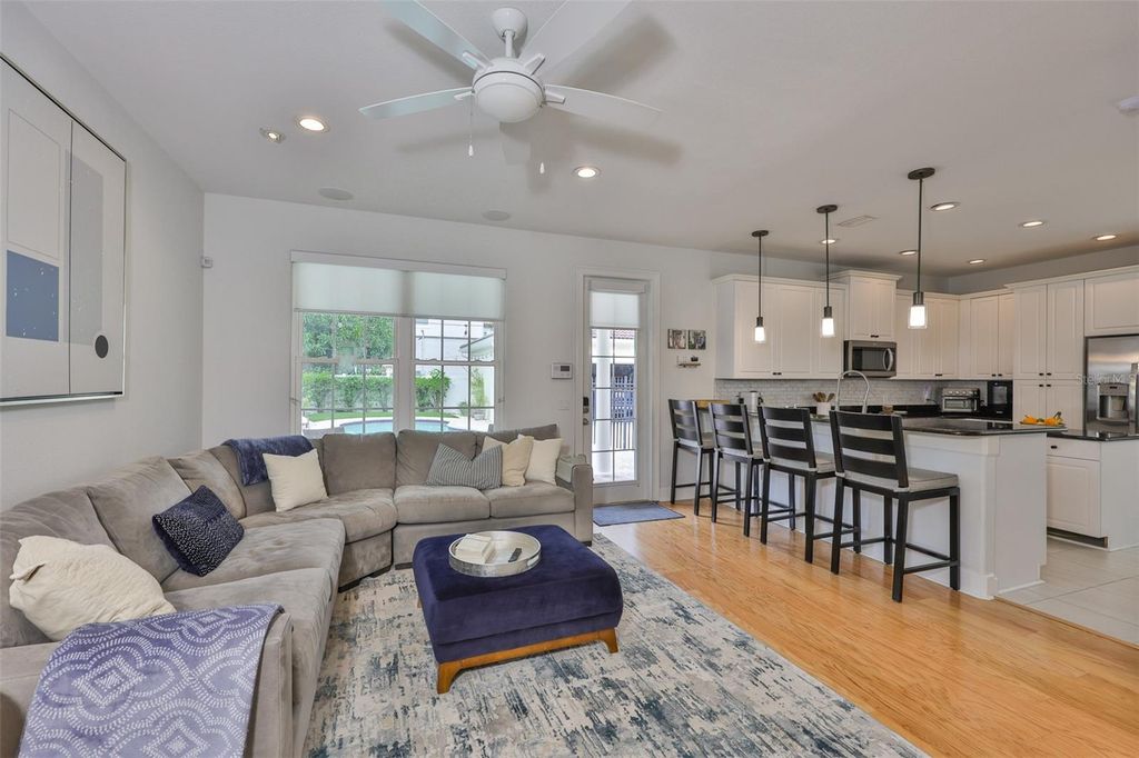 Image 8 of property listing at 3925 W VASCONIA STREET, Tampa, FL 33629