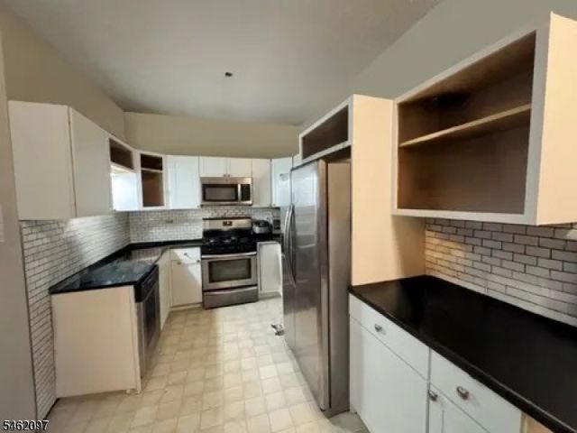 8619 Brittany Dr, Wayne Twp., NJ 07470
