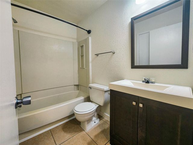 2 Redberry Court, The Woodlands, TX 77381