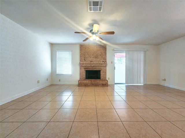 2 Redberry Court, The Woodlands, TX 77381