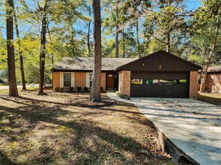 2 Redberry Court, The Woodlands, TX 77381
