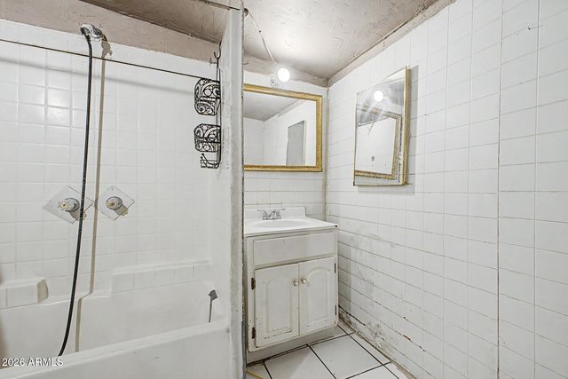 6435 S 5TH Avenue, Phoenix, AZ 85041