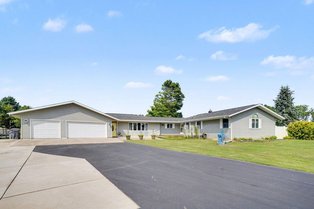 12996 Bayview Drive, Schoolcraft Twp, MI 49097