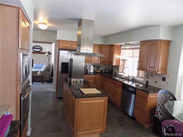 27397 E Skye Drive, Farmington Hills, MI 48334