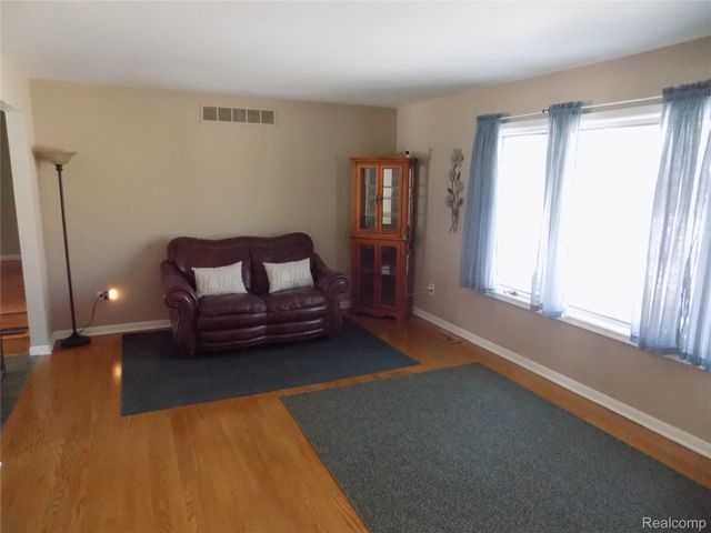 27397 E Skye Drive, Farmington Hills, MI 48334