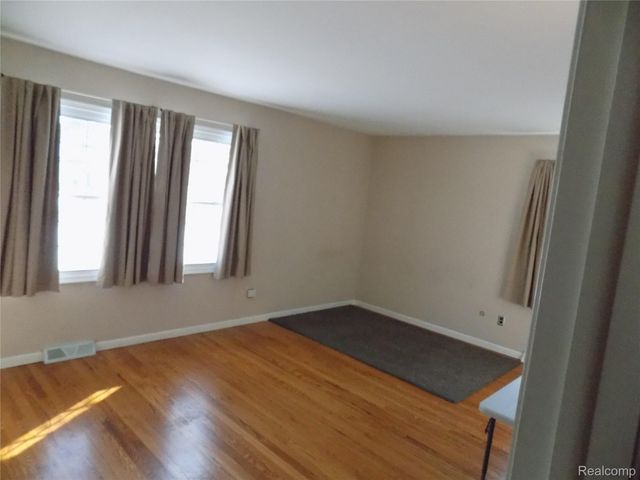 27397 E Skye Drive, Farmington Hills, MI 48334