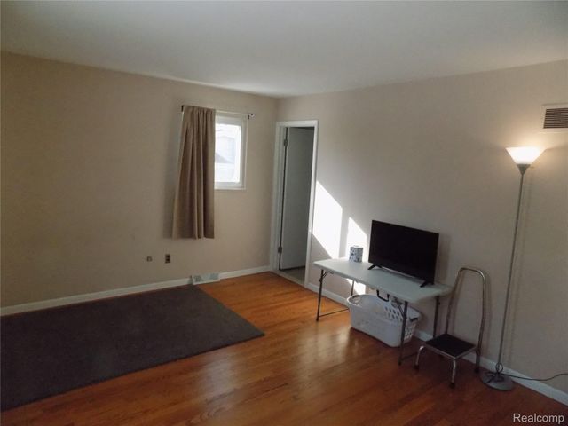 27397 E Skye Drive, Farmington Hills, MI 48334