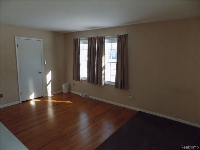 27397 E Skye Drive, Farmington Hills, MI 48334