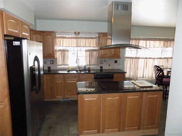 27397 E Skye Drive, Farmington Hills, MI 48334